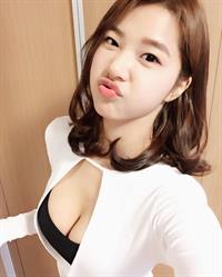 ohttomom taking a selfie