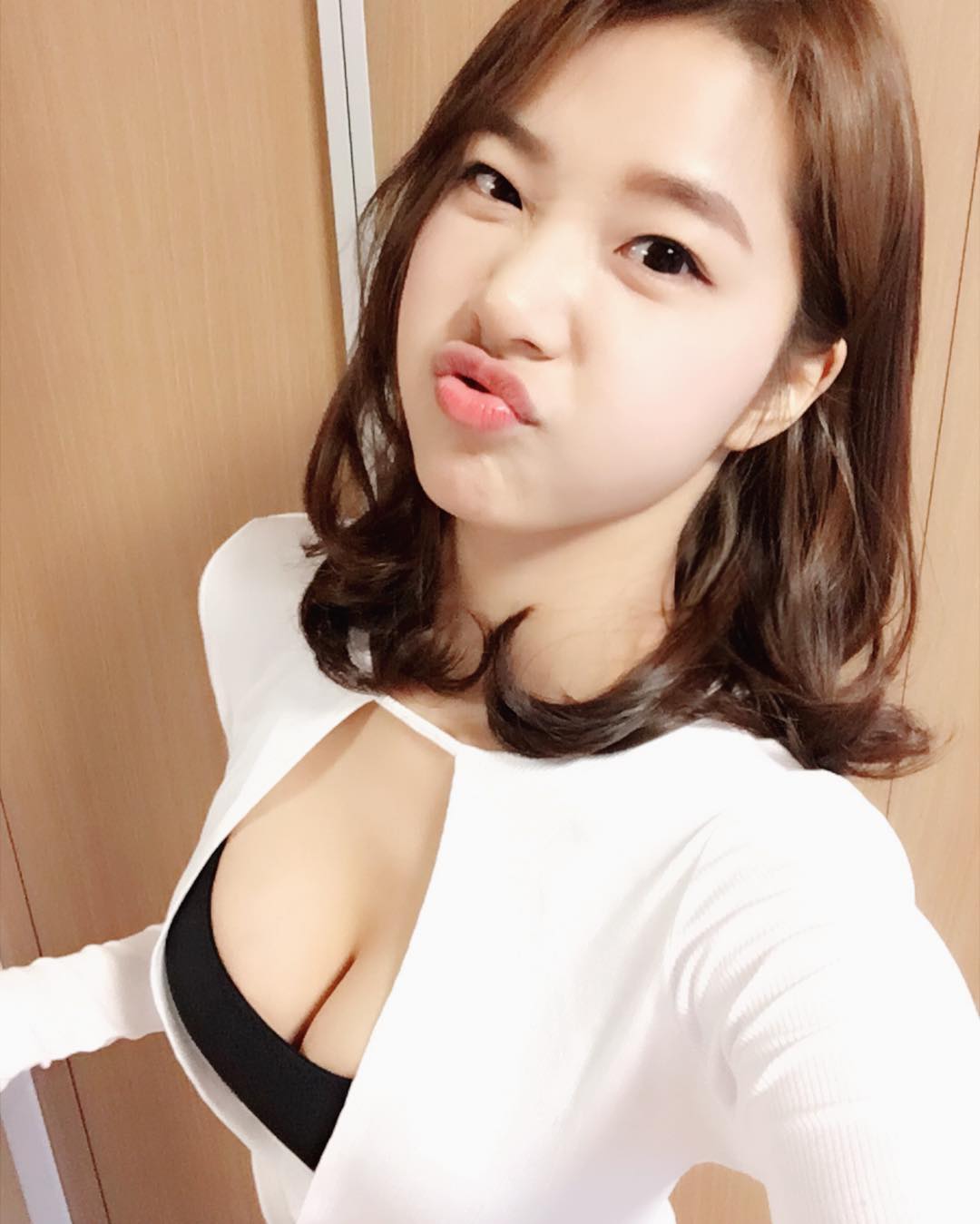 ohttomom taking a selfie