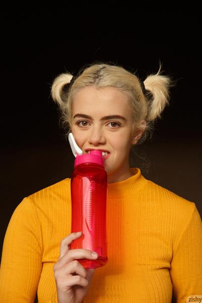 Peach Kennedy In Ripped Jeans