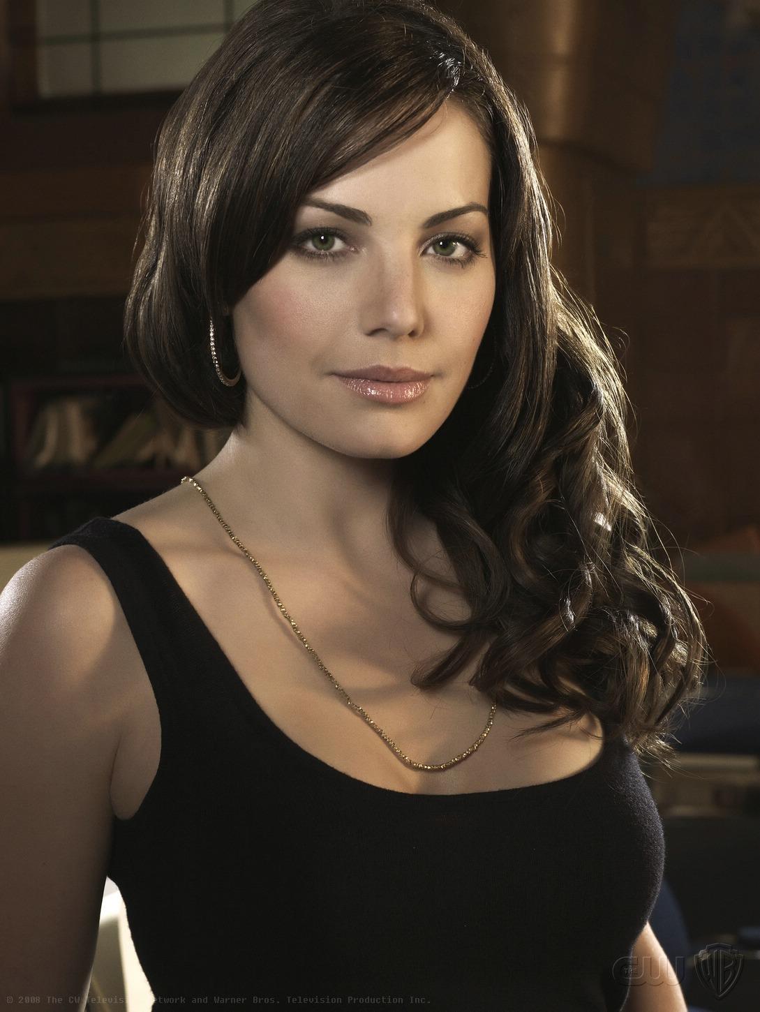 Erica Durance Pictures in an Infinite Scroll - 88 Pictures