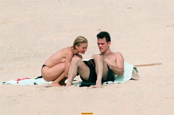 Cameron Diaz Topless @ the Beach