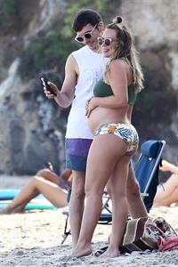 Hilary Duff pregnant in a bikini