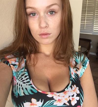 Leanna Decker taking a selfie