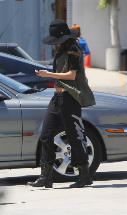 Selena Gomez - Hits the studio in black sweatpants in Los Angeles (11.05.2013) 