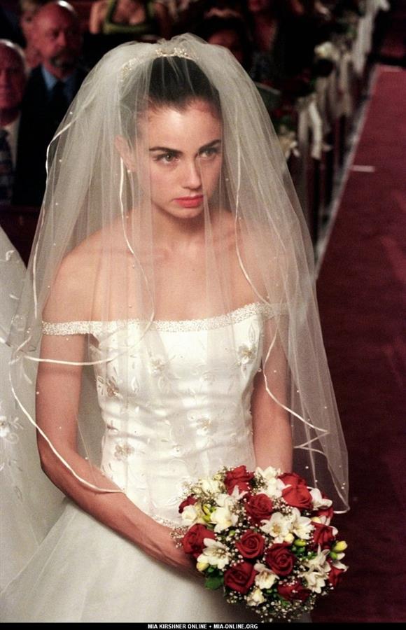 Mia Kirshner