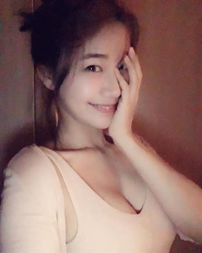 ohttomom taking a selfie