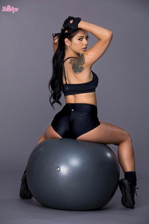 Gina Valentina in lingerie