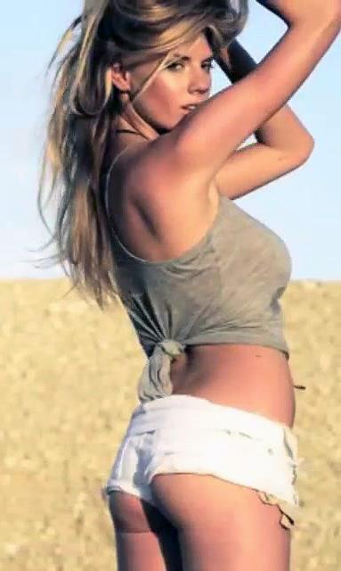 Charlotte McKinney - ass