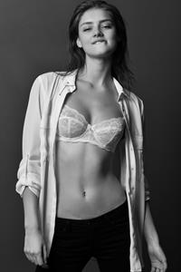 Vika Levina in lingerie