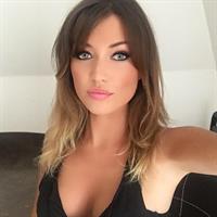 Elsa Esnoult taking a selfie