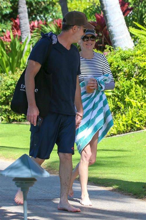 Anna Faris Pictures Anna Faris on the beach in Hawaii on 11/24/2018