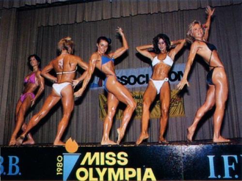 Lynn Conkwright Bikini Pictures Lynn Conkwright in a bikini