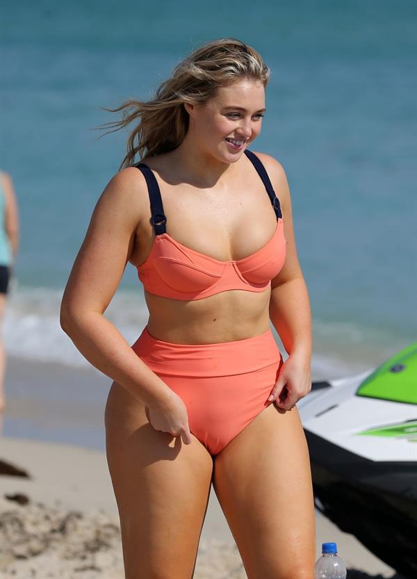 Iskra Lawrence in a swimsuit on Miami beach doing a photoshoot for Aerie on 11/26/2018