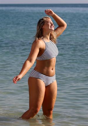Iskra Lawrence in a swimsuit on Miami beach doing a photoshoot for Aerie on 11/26/2018