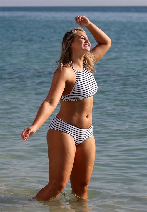 Iskra Lawrence in a swimsuit on Miami beach doing a photoshoot for Aerie on 11/26/2018