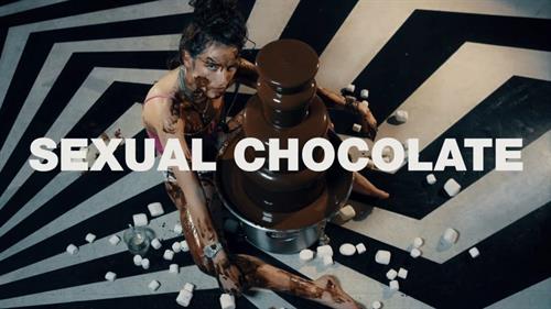 Pictures from Bella Thorne's  Thorne By Bella  shop.  November 2018