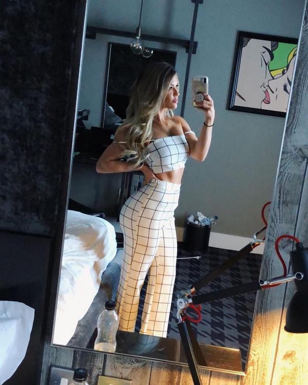 Nikki Blackketter taking a selfie