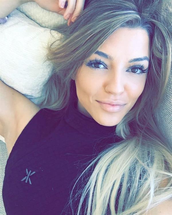 Nikki Blackketter taking a selfie