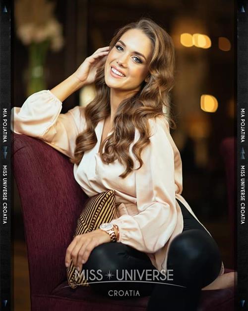 Mia Pojatina in a bikini