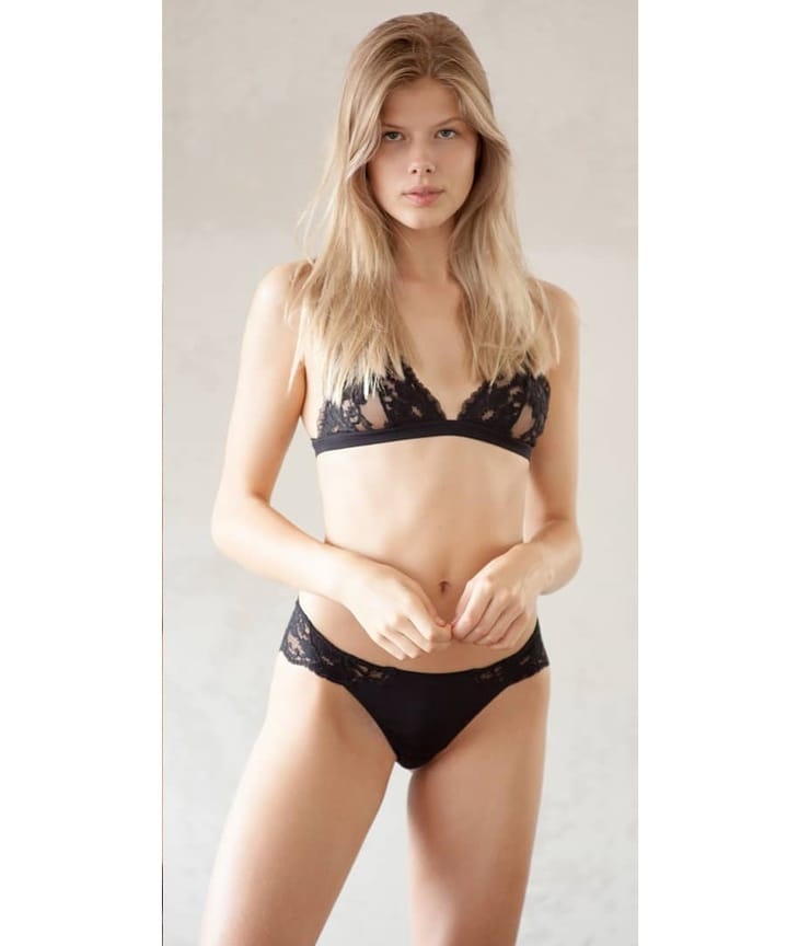 Sterre Claus in lingerie