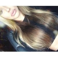 Chantel Jeffries taking a selfie