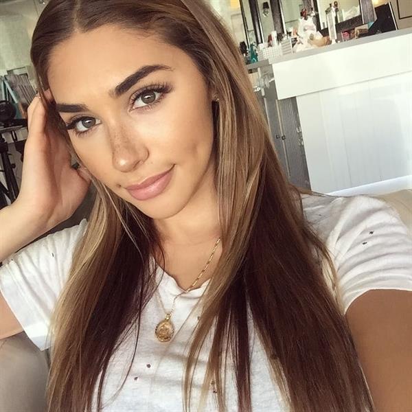 Chantel Jeffries taking a selfie