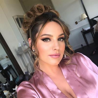 Kelly Brook taking a selfie