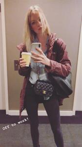 Lindsay Ellingson taking a selfie