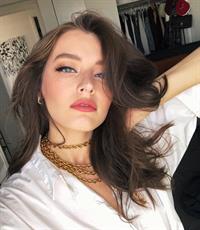 Jessica Clements taking a selfie