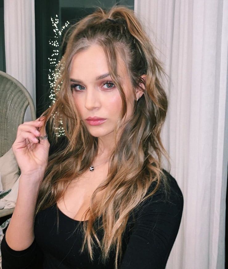 Josephine Skriver taking a selfie