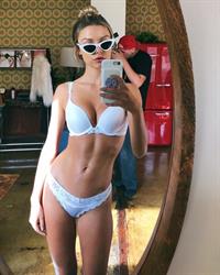 Maddie Teeuws in lingerie taking a selfie