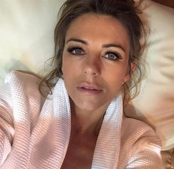 Elizabeth Hurley taking a selfie