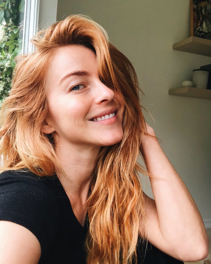 Julianne Hough taking a selfie