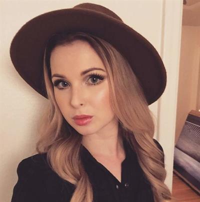 Kirsten Prout taking a selfie