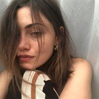 Phoebe Tonkin Selfie Pictures Phoebe Tonkin taking a selfie