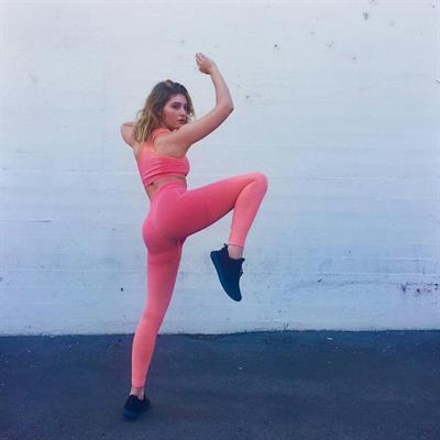 Willow Shields - ass