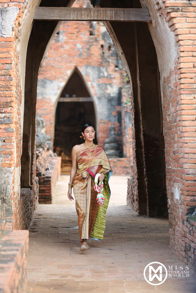 Nicolene Pichapa Limsnukan Pictures Nicolene Pichapa Limsnukan