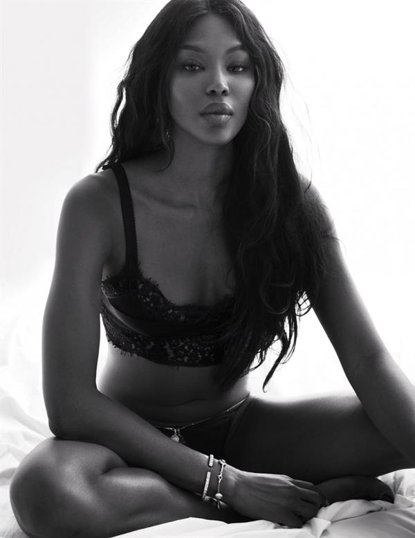Naomi Campbell in lingerie