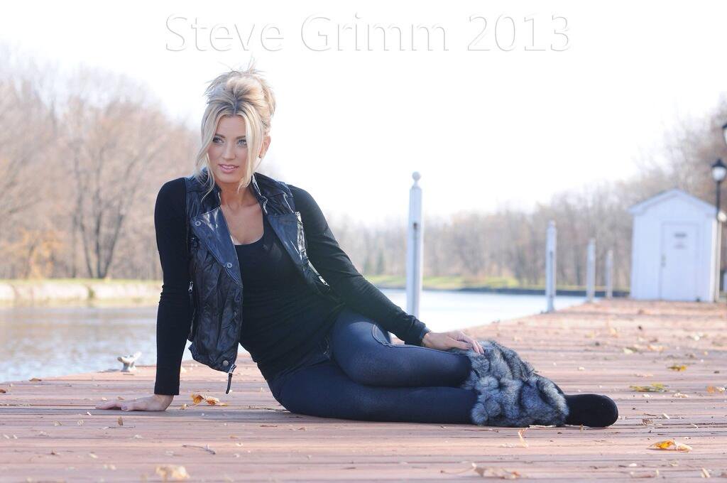 Olivia Paige in Tight Jeans