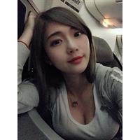 vivian19941008 taking a selfie