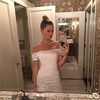 Allison Holton taking a selfie