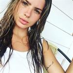 María Eugenia Suárez taking a selfie