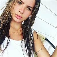 María Eugenia Suárez taking a selfie