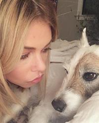 Lauren Sivan taking a selfie