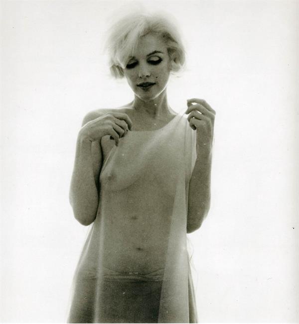 Marilyn Monroe - breasts