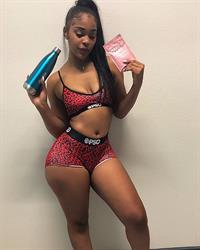 Tiara Yvonne in lingerie