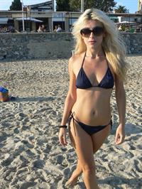 Jola from France in a bikini taking a selfie