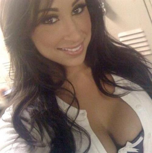 Halina Miranda taking a selfie