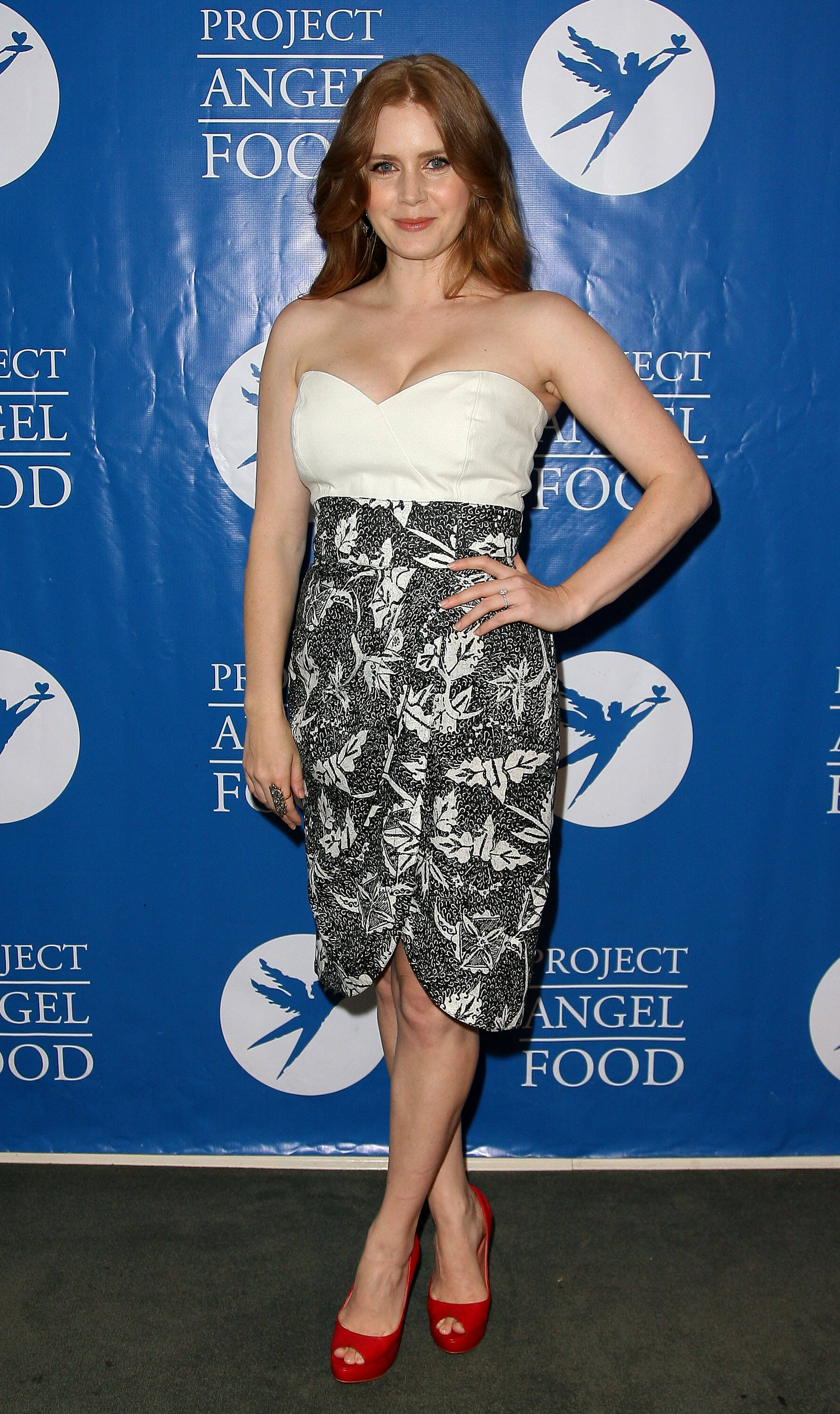 Amy Adams attends Angel Awards 2010 on August 21 in Los Angeles California 