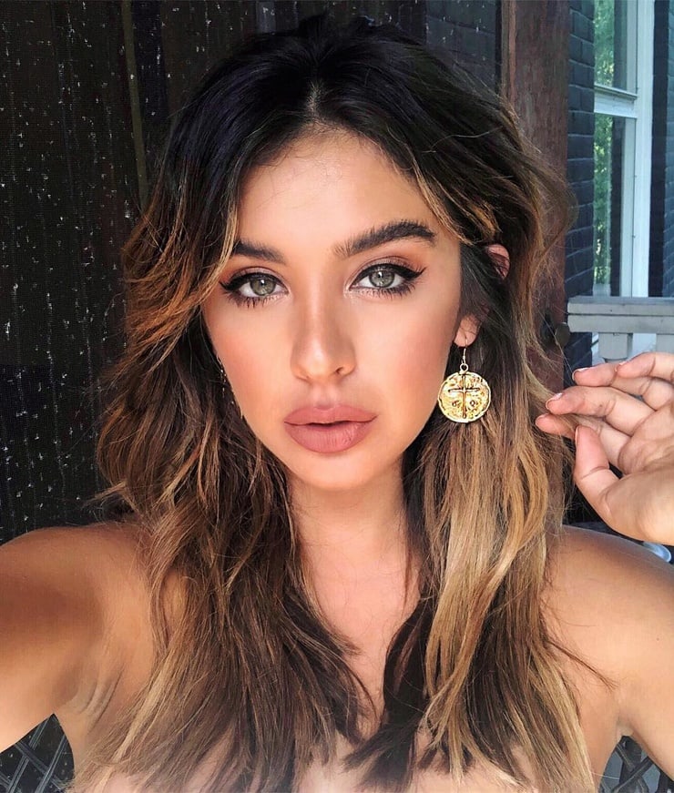 Nadia Mejia taking a selfie